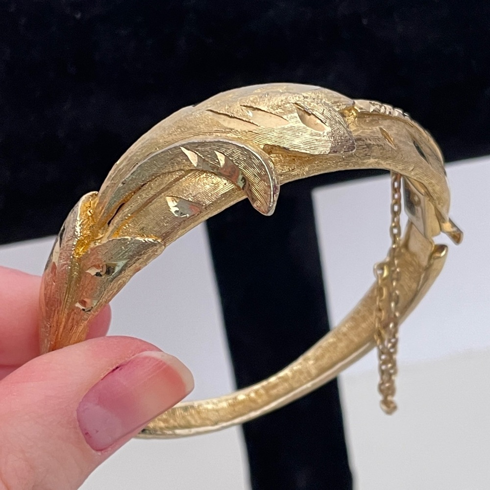 Vintage Heavy Gold Tone Fall Autumn Leaf CottageCore Fairy Retro Bangle Bracelet